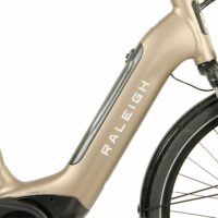 Raleigh Motus Tour Derailleur Low Step Hybrid Electric Bike, Bosch 500Wh - Pearl Champagne - Image 6